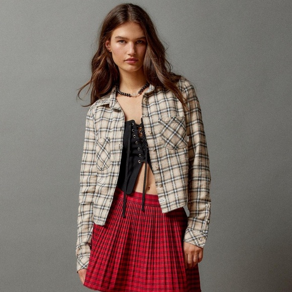 BDG Urban Outfitters NWOT Dakota Cropped Flannel Button-Down Shirt - Picture 4 of 6